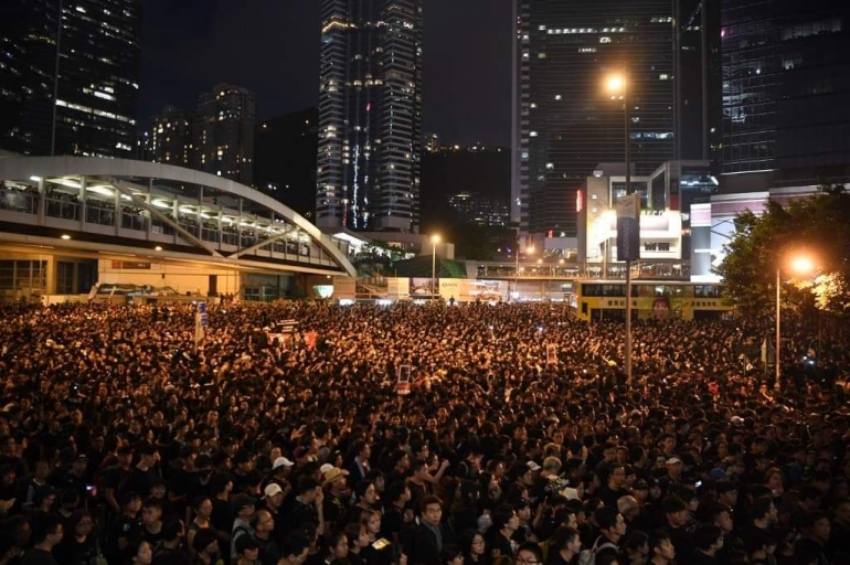 Aksi Protes di Hongkong, Minggu (16/6/2019) | Twitter/ThomasVLinge
