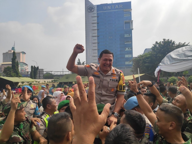 Kapolres Jakarta Barat diangkat prajurit Kodim 0503/JB | dokpri