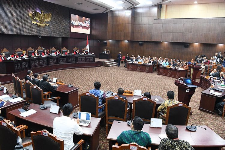 Suasana sidang lanjutan Perselisihan Hasil Pemilihan Umum (PHPU) Pilpres 2019 di Gedung Mahkamah Konstitusi, Jakarta, Selasa (18/6/2019). Gambar: kompas.com