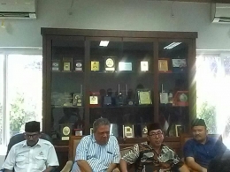 Kandidat Ketua Umum Kadin Aceh, Makmur Budiman (Baju Batik Coklat) Pasca Pendaftaran sebagai Calon Ketua Umum Kadin Aceh | dokpri