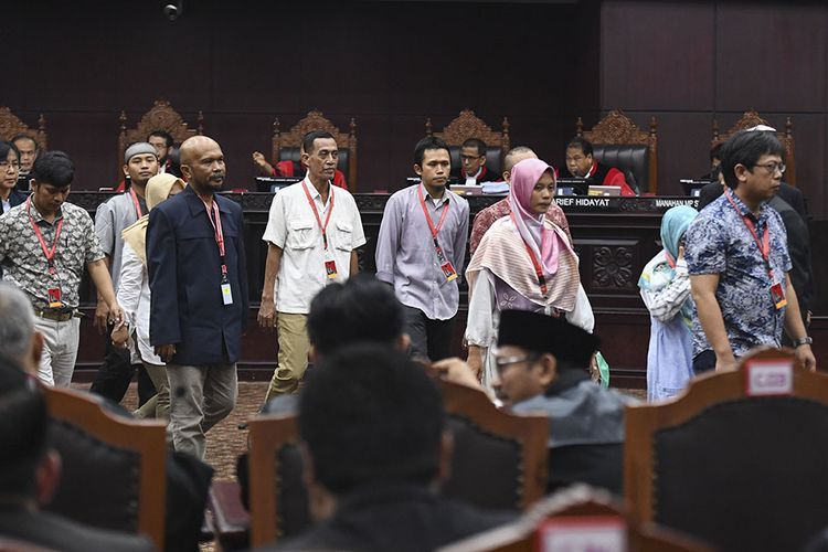 Sejumlah Saksi dari Tim Kuasa Hukum BPN Prabowo-Sandi pada Sidang Ketiga (19/06/2019) di Gedung Mahkamah Konstitusi (MK). Gambar: kompas.com