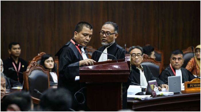 Tim Hukum BPN Prabowo-Sandi | Kompas