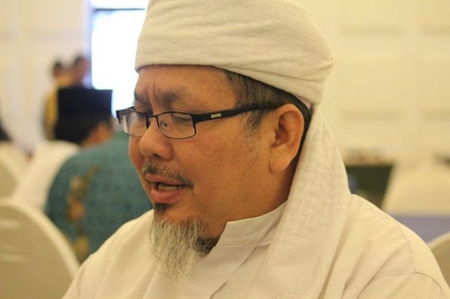 Tengku Zulkarnain - profilbiodataustadz.blogspot.com