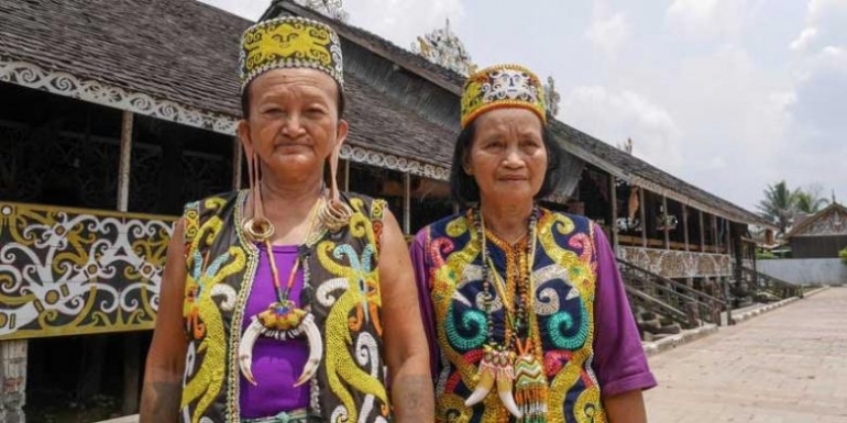 Warga Suku Dayak di Desa Pampang, Kecamatan Samarinda Utara, Provinsi Kalimantan Timur. (KOMPAS.COM/BARRY KUSUMA)