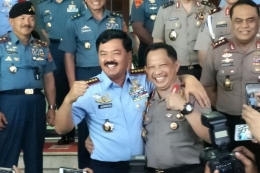 Panglima TNI Marsekal Hadi Tjahjanto bersama Kapolri Jenderal (Pol) Tito Karnavian. Foto: KOMPAS.com/Kristian Erdianto 