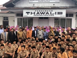 Kunjungan Dato Seri Anwar Ibrahim mengunjungi Perguruan Thawalib Padang Panjang. 28 Oktober 2018. Sumber gambar: https://twitter.com/irwanprayitno