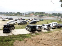 Lahan parkir di objek wisata Danau Kerinci. Dokumentasi Pribadi.