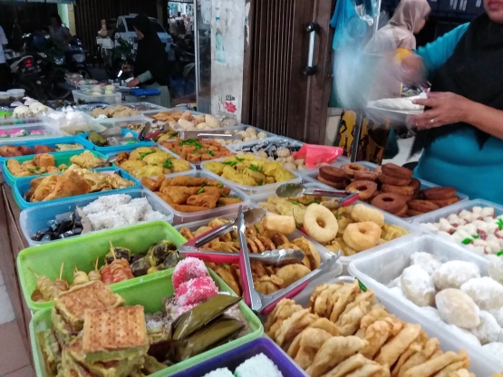 Kue basah dan jajanan di Pasar Dapur !2. Foto | Dokpri