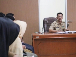 Ismul Alam Basir selaku Kabag Humas Setda Kabupaten Bantaeng pimpin Briefing yang kedua kalinya (24/06/19) | dokpri