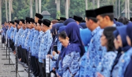 Aparatur Sipil Negara (ASN) mengikuti upacara peringatan Hari Lahir Pancasila yang diperingati setiap 1 Juni diselenggarakan di Monumen Nasional, Jakarta, Sabtu, 1 Juni 2019. TEMPO / Hilman Fathurrahman W
