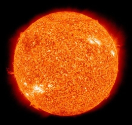 Foto Matahari (sumber: https://upload.wikimedia.org)