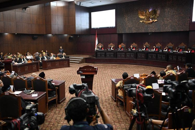 Suasana sidang Perselisihan Hasil Pemilihan Umum (PHPU) Presiden dan Wakil Presiden 2019 di Gedung Mahkamah Konstitusi, Jakarta, Kamis (27/6/2019). Sidang tersebut beragendakan pembacaan putusan oleh majelis hakim MK.