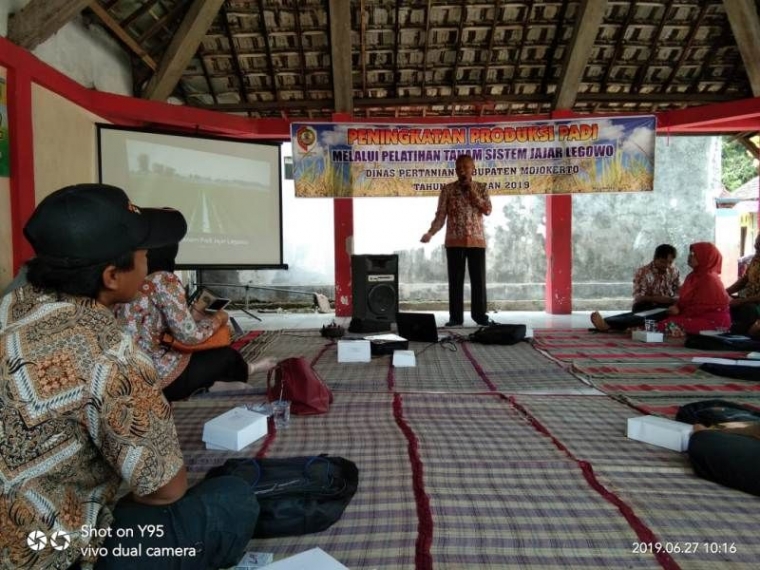 Pemberian Materi Sistem Tanam Jarwo (Foto Pendim 0815/Mjk)