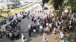 Aksi massa di Jalan Medan Merdeka Barat pada Rabu, 26/6/2019 | Foto: TribunJakarta.com/Muhammad Rizki Hidayat 