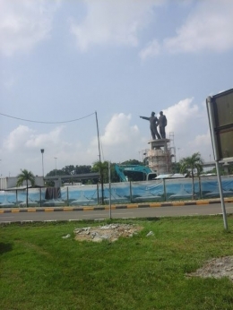 Dokpri-patung  Soekarno Hatta yang dipindahkan dari jln  Soedyatmo ke kompleks Bandara Soetta