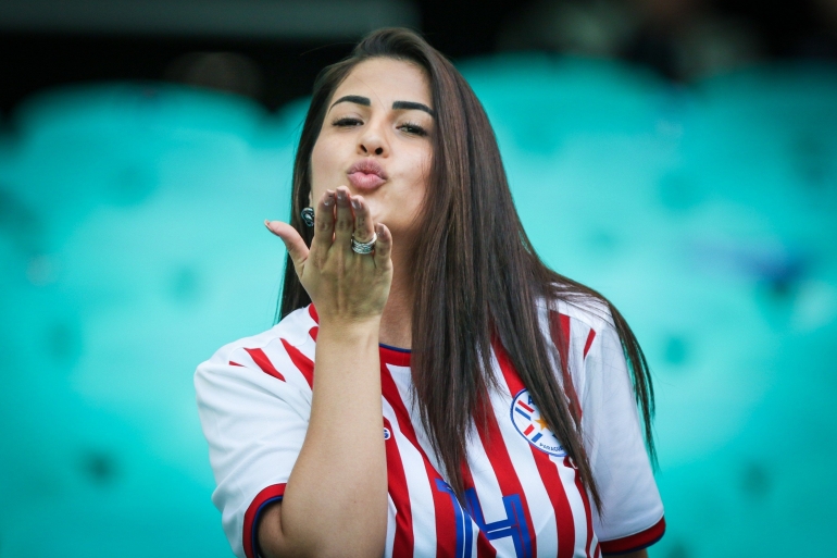 Suporter Paraguay semangat mendukung Negaranya (Foto Copaamerica.com) 