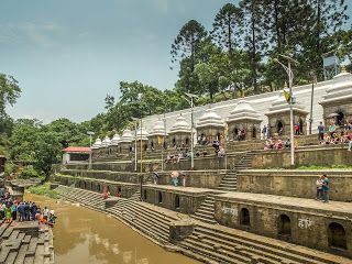 Air Sungai Bagmati Berwarna Coklat Tidak Mengalir Dan Kotor (dokpri)