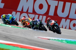 Quartararo, Vinales, Marquez dan Mir sesaat setelah Rins memgalami crash dan Mir melorot di posisi ke-4 | Foto motogp.com