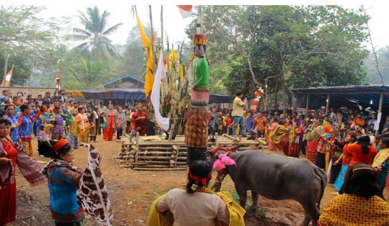 Tiwah upacara penghormatan kepada yang tiada (blogdewi.com)