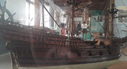 Replika perahu yang menjadi koleksi museum(dokpri)