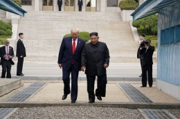 https://internasional.kompas.com/read/2019/06/30/14491371/jejakkan-kaki-di-korea-utara-trump-jabat-tangan-kim-jong-un