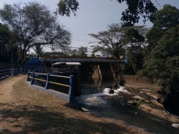 Jembatan dan Dam Kali Sari pembagi Sungai Bango dan Kali Sundeng tepat di perbatasan timur kota dan kabupaten. Dokpri