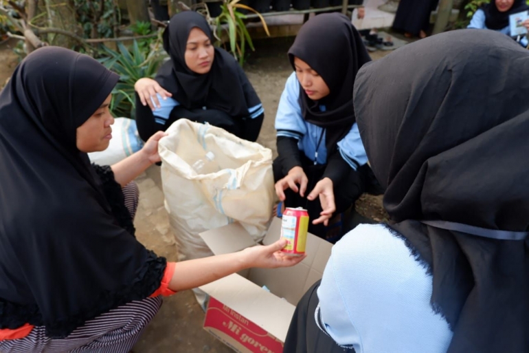 Tahap pemilahan sampah organik dan non organik (Dokpri)