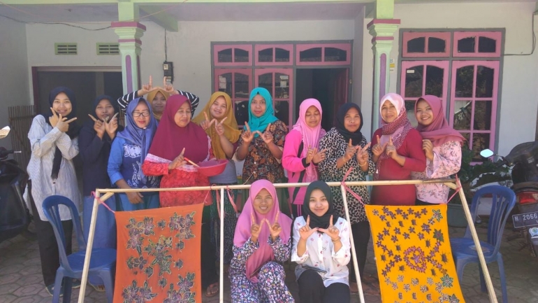 Tapak Dara dan Gazebo sebagai Motif Batik Khas Desa Tapak Dara dan Gazebo sebagai Motif Batik Khas Desa