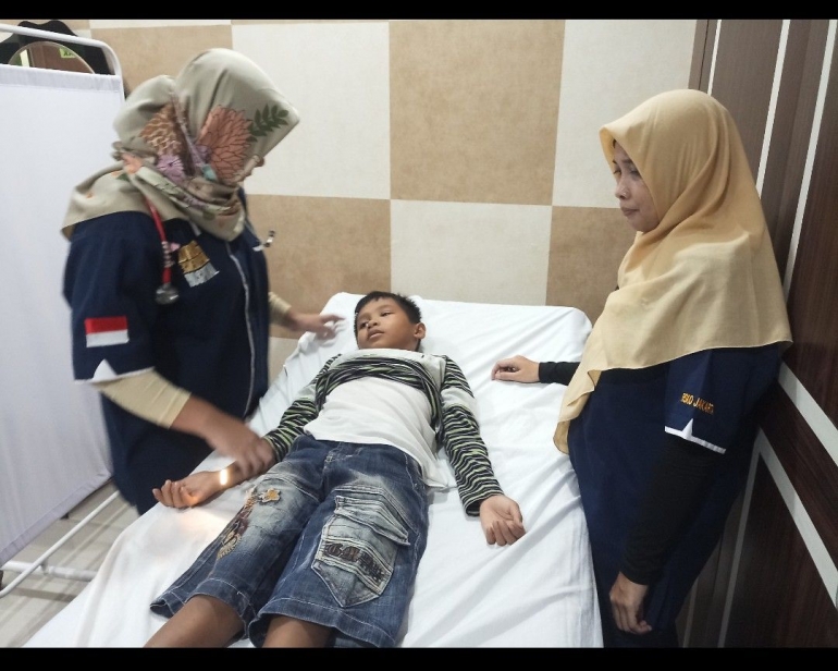 Deskripsi : Pemeriksaan Poliklinik Anak di HUT RSKO Jakarta ke 47 I Sumber Foto : dokpri RSKO Jakarta