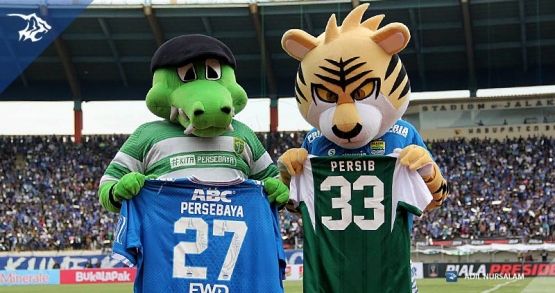 Jojo (maskot Persebaya) dan Prabu (maskot Persib) menjadi simbolis persahabatan dua klub (foto: simamaung.com)