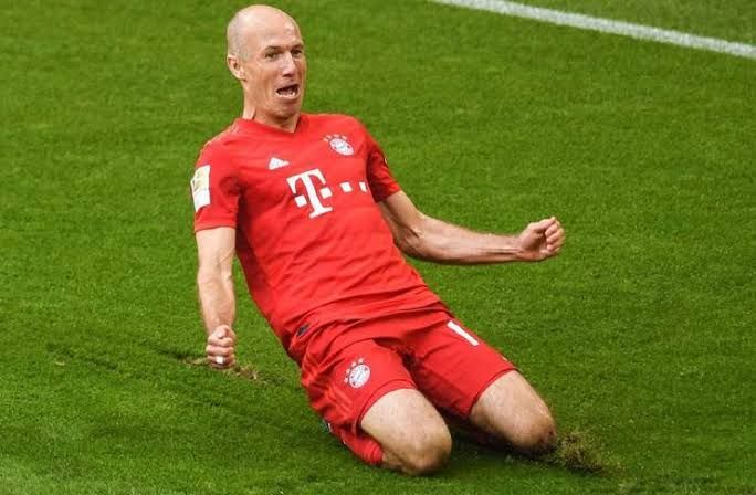 Arjen Robben (football5star.com)