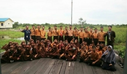 Foto : Tim Nusantara Sehat Puskesmas Sapala bersama kader remaja dan siswa Saka Bakti Husada (dokpri)