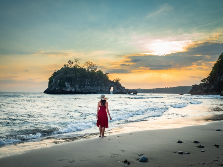 Senja di Pantai Kristal, Nusa Penida. Sumber: Dok. Jeffrey Sukardi