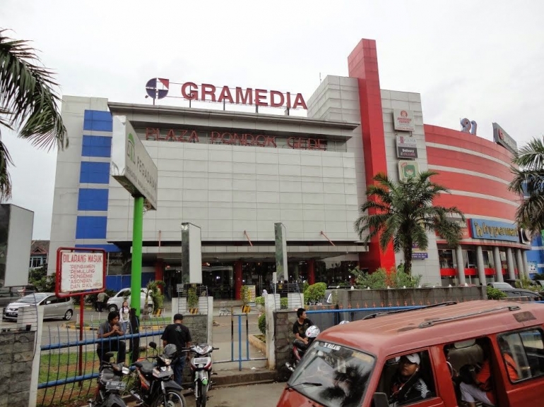 Plaza Pondok Gede. Sumber:indonesiashoppingcenter