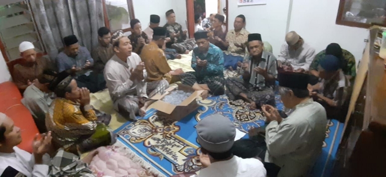 Ritual Tahlilan warga Nahdliyin Jagir Wonokromo Surabaya - dokpri