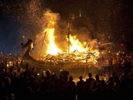 Up Helly Aa Festival.Sumber: www.visitbritain.com