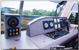 Tampilan Kabin Masinis Yang Sudah Terpasang Sistem Keselamatan Kereta Otomatis Jenis Indusi (PZB). (Sumber : PT Len)
