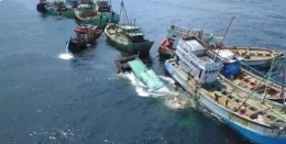 Dokumentasi penenggelaman kapal Illegal Fishing di Pulau Datuk Kalimantan Barat, 4 Mei 2019 (@susipudjiastuti)