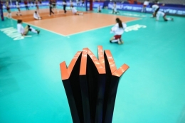 Tampilan trofi Volleyball Nations League| Sumber: www.volleyball.world