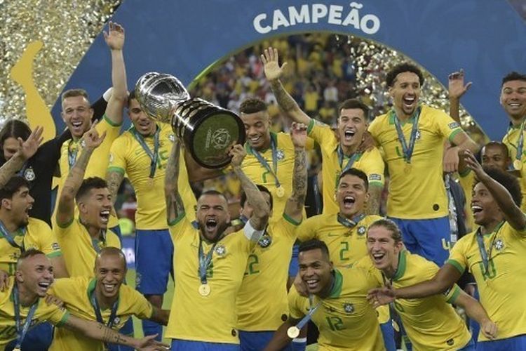 Pemain Brazil merayakan juara Copa Amerika 2019 (sumber: bola.kompas.com)