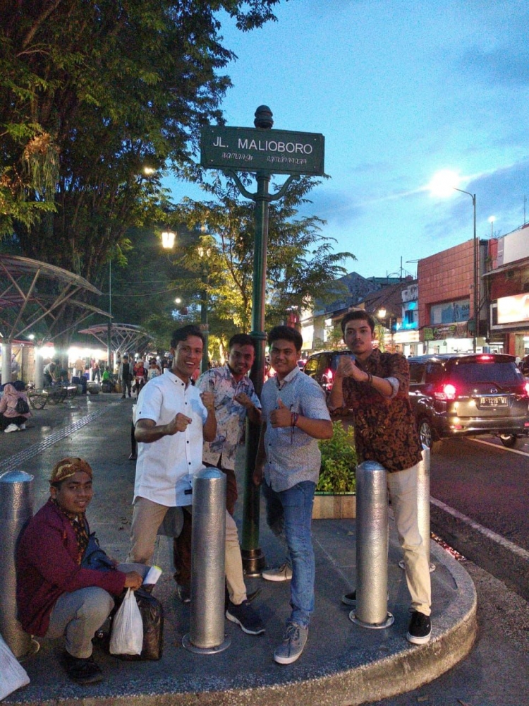 Foto di plang Jalan Malioboro