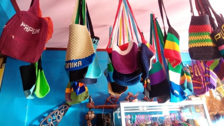 Yuk Belanja Oleh oleh Etnik Papua di Timika Halaman 1 Yuk Belanja Oleh oleh Etnik Papua di Timika Halaman 1