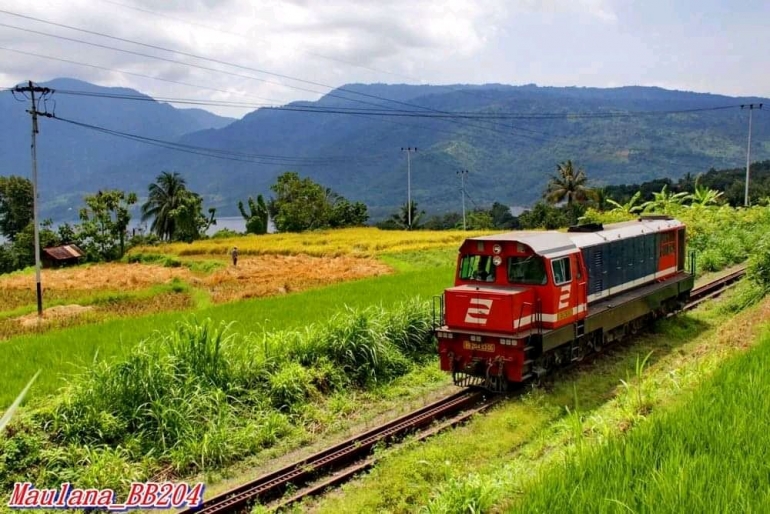 Lokomotif BB 204 di Jalur Gerigi Padang. (Sumber : Maulana Nur Achsani)
