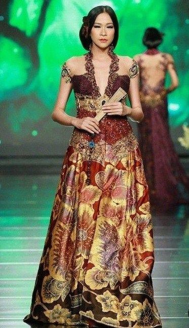 Koleksi Gaun Pesta Kebaya Brokat Desainer Anne Avantie  Koleksi Gaun Pesta Kebaya Brokat Desainer Anne Avantie