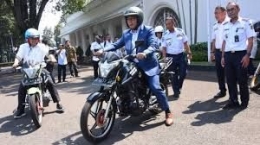 Gubernur Jabar Ridwan Kamil dan motor SDR buatan Bandung (kumparan.com)