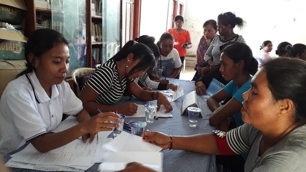 Kelompok Perempuan di Kupang aktif mendata diri dalam program BPJS kesehatan (dok. Kapal Perempuan)