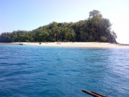 pulau molosing(sumber:wisato.id)