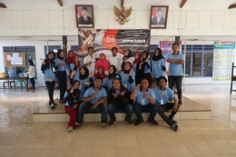 Mahasiswa KKN UM bersama petugas PMI Kabupaten Jombang | dokpri