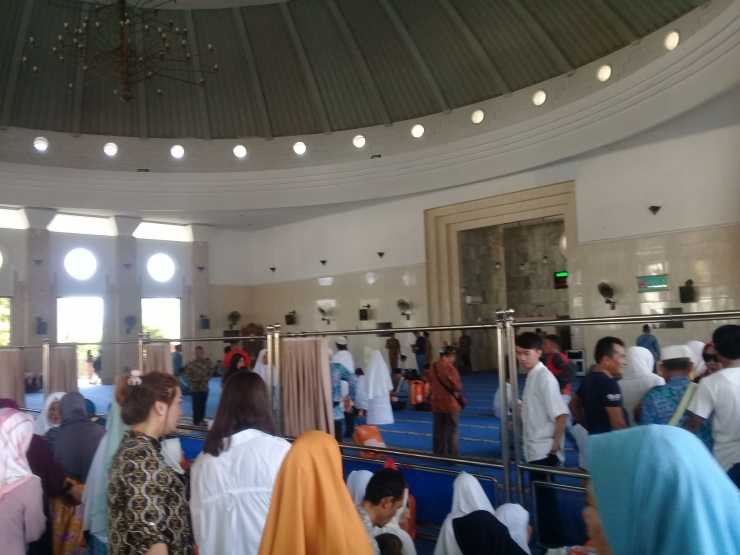 Suasana Calon haji di Masjid Akbar At Taqwa Bengkulu Saat Persiapan berangkat ke Asrama Haji Padang Kemiling/Dokpri