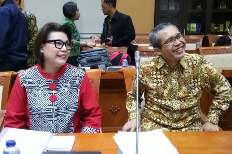Dua Pimpinan KPK Basaria Panjaitan dan Alexander Marwata di Kompleks Parlemen, Senayan, Jakarta (12/9/2017)-Rakhmat Nur Hakim/Kompas.com